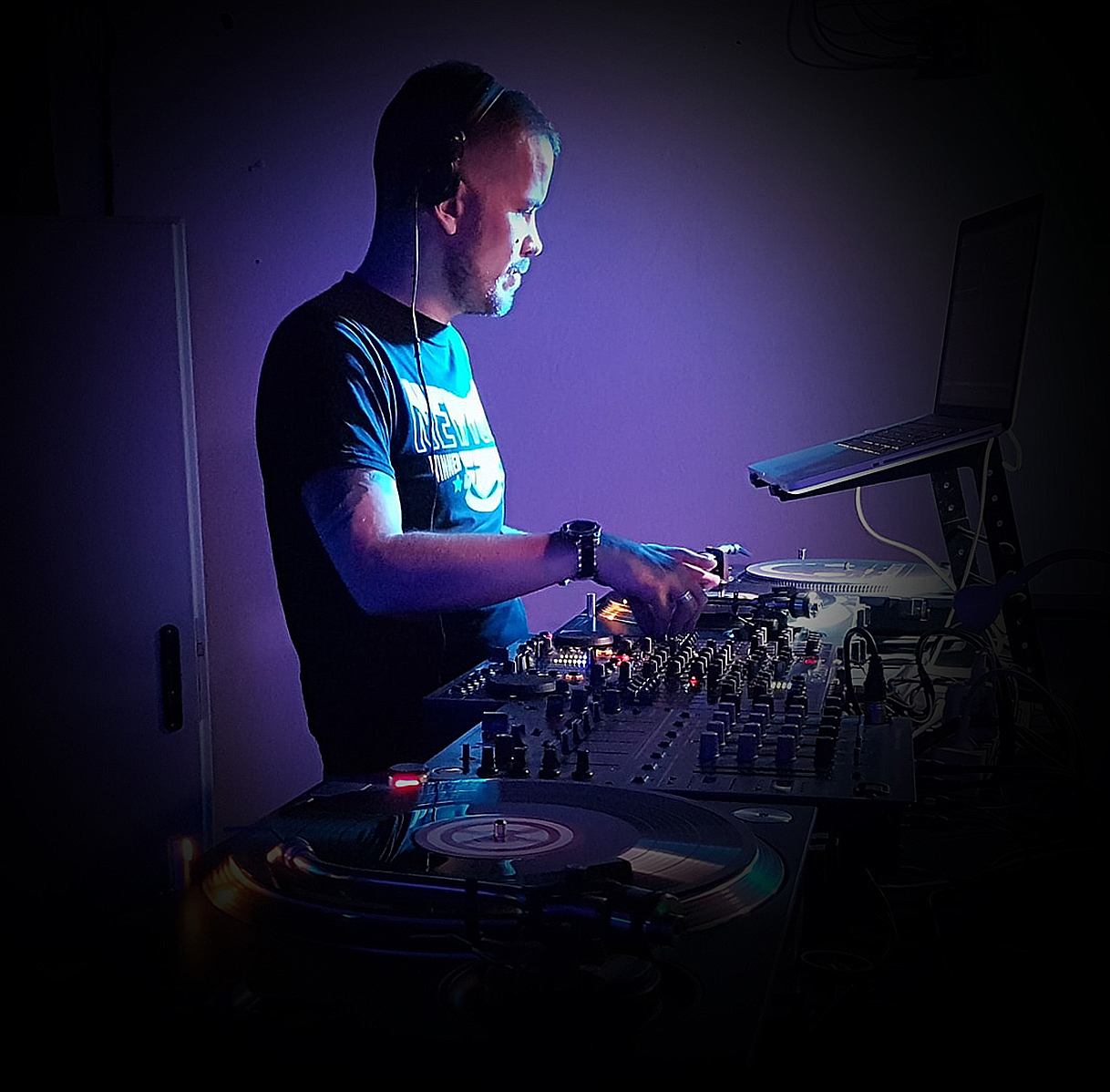 STREAMING